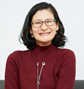 photo of Yoosun Chung, with medium length dark hair, smiling